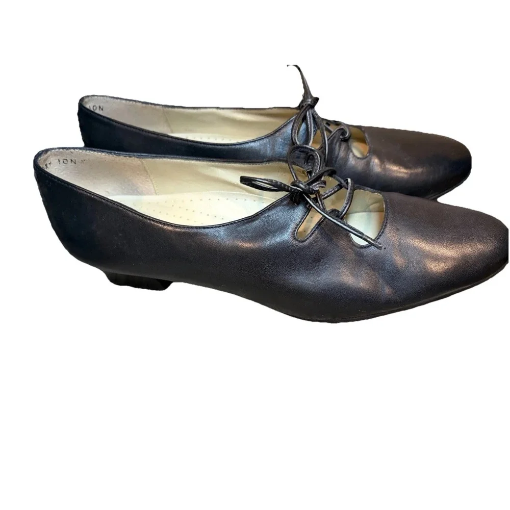 Trotters Vintage Roxy low heel black Leather Lace-Up Pumps Round Toe size 10N